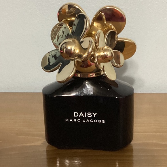 Daisy perfume Marc Jacobs Black Special Edition 1.7 EDP Spray - Picture 1 of 3